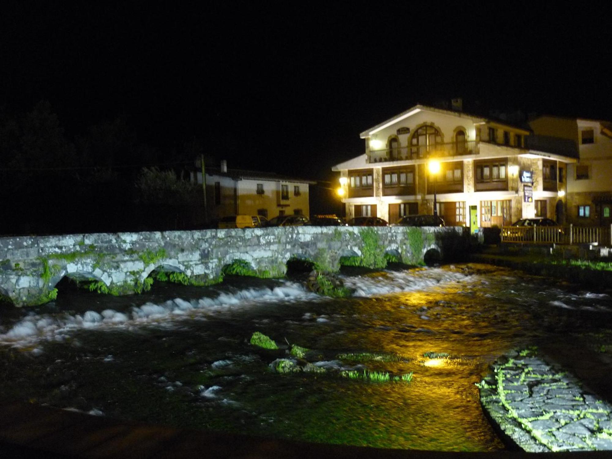 Hotel La Fuentona De Ruente Exterior foto