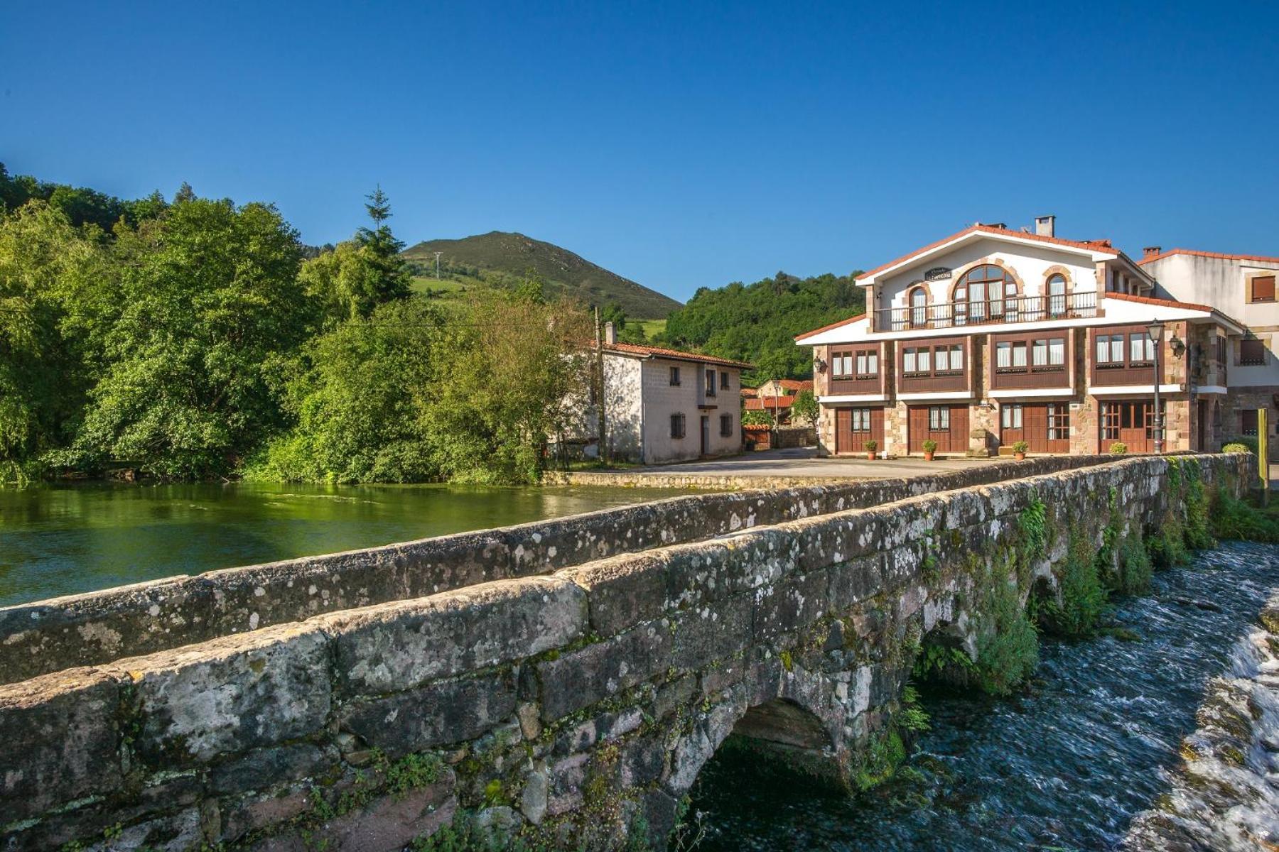 Hotel La Fuentona De Ruente Exterior foto